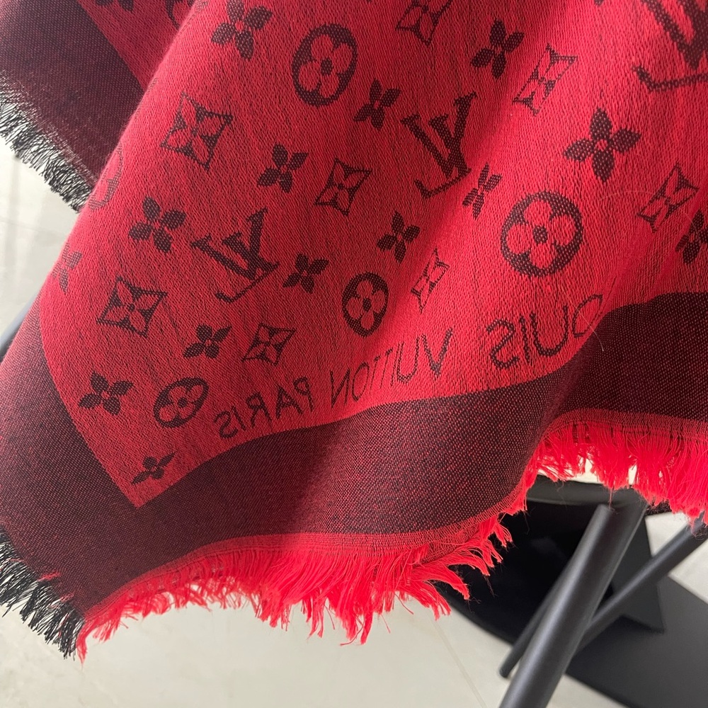 Louis Vuitton Red and Black Monogram shawl,  💯 authentic - Picture 11 of 14